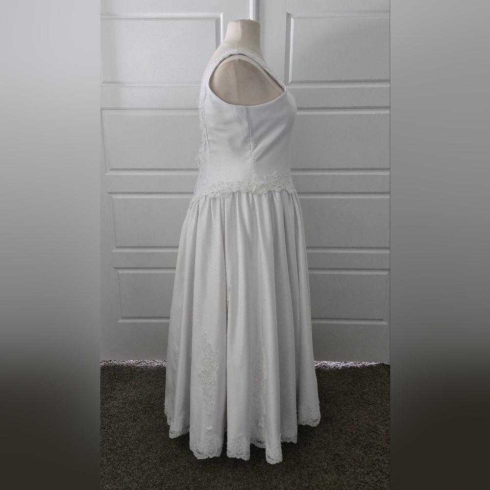 White Satin Sleeveless Wedding Dress Ballgown - Picture 3 of 8